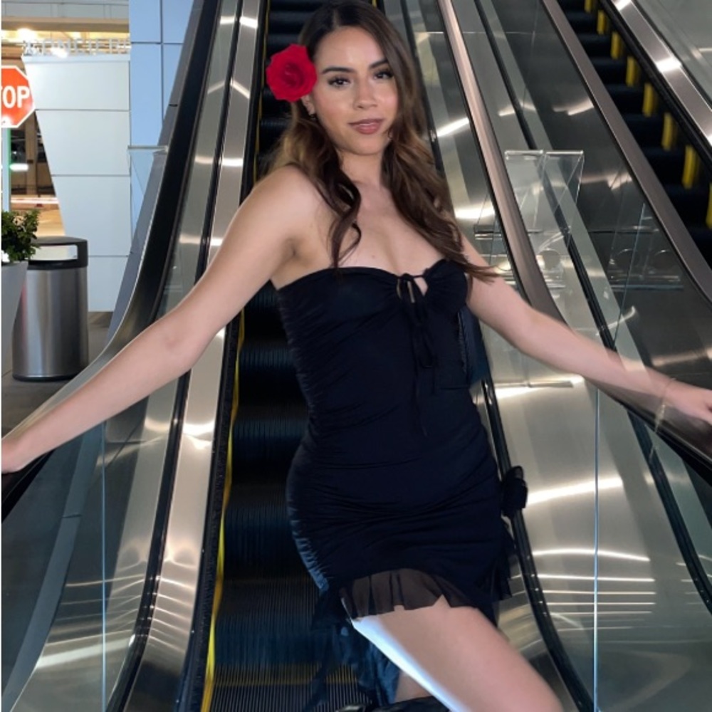 Elegant Black Strapless Dress
